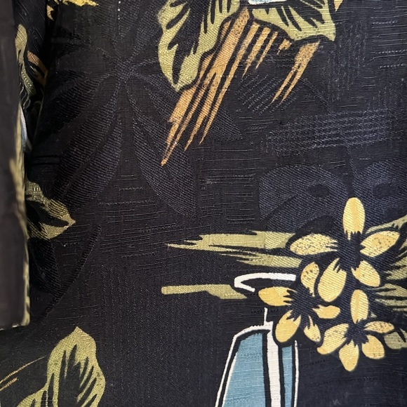 Tommy Bahama 100% silk shirt - Picture 2 of 5